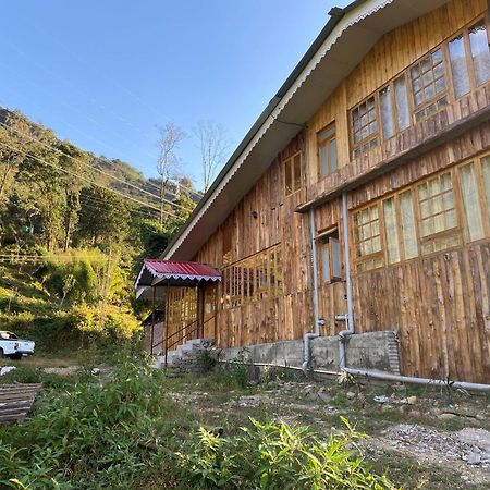 Bed and Breakfast Log Cabin In The Woods à Gangtok Extérieur photo