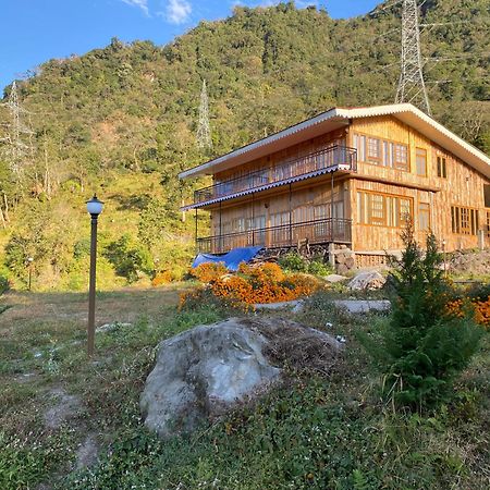 Bed and Breakfast Log Cabin In The Woods à Gangtok Extérieur photo