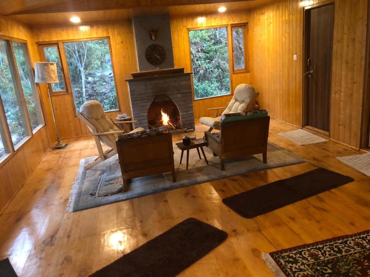 Bed and Breakfast Log Cabin In The Woods à Gangtok Extérieur photo